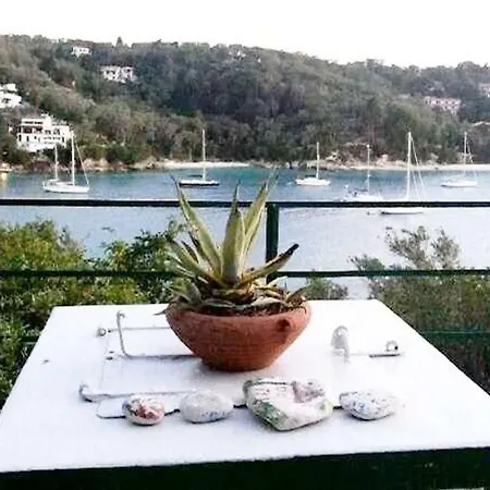 Villa Full Of Sea - Christos Lákka