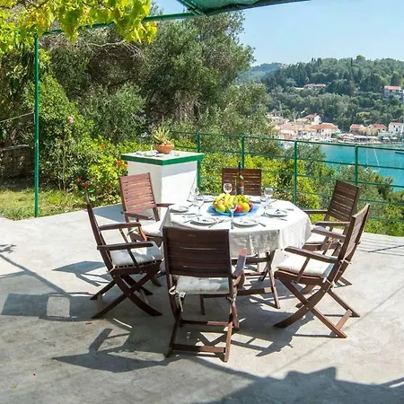 Villa Full Of Sea - Christos Lákka